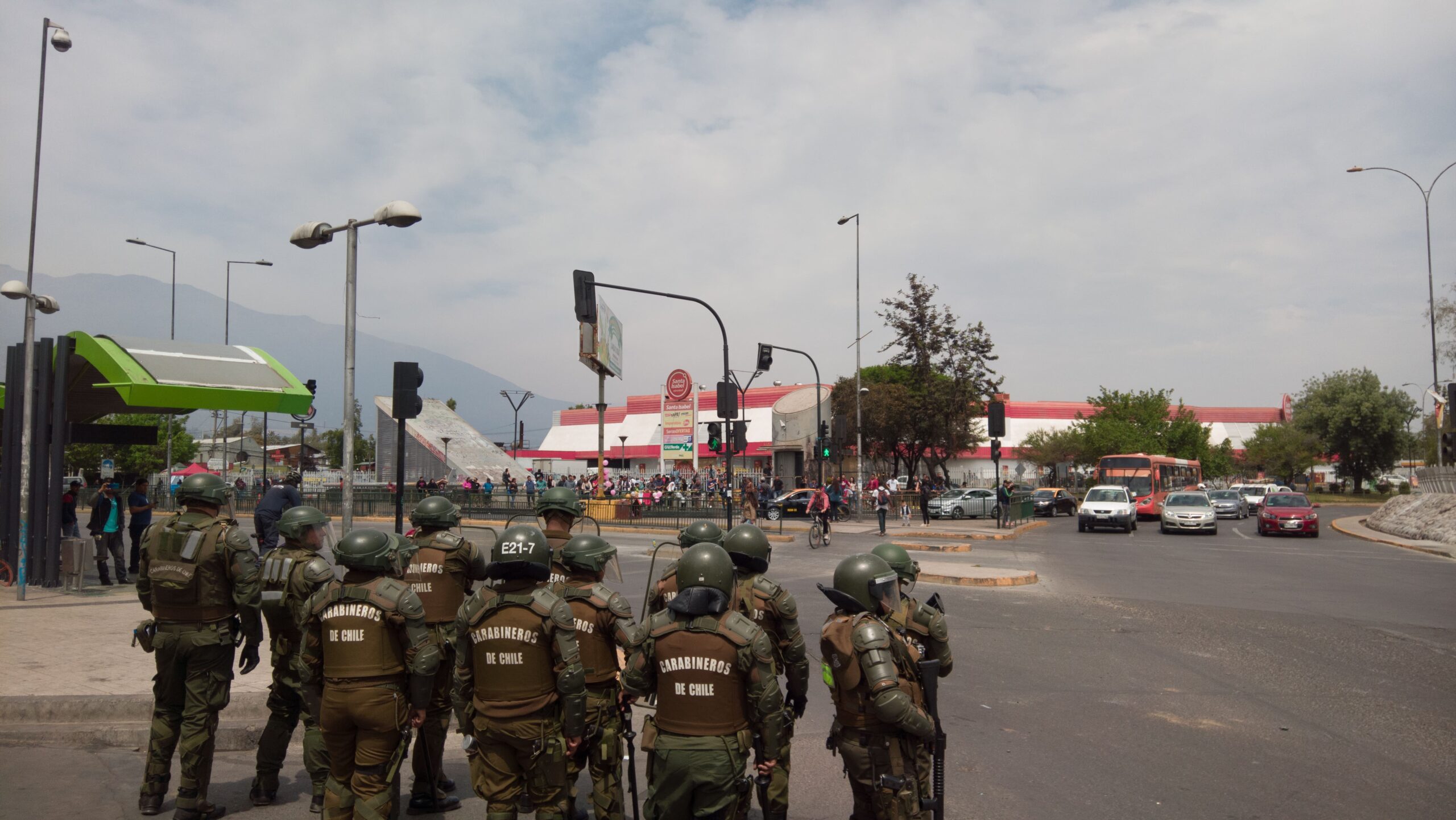 Bajo el uniforme: testimonio de un oficial durante el estallido social.